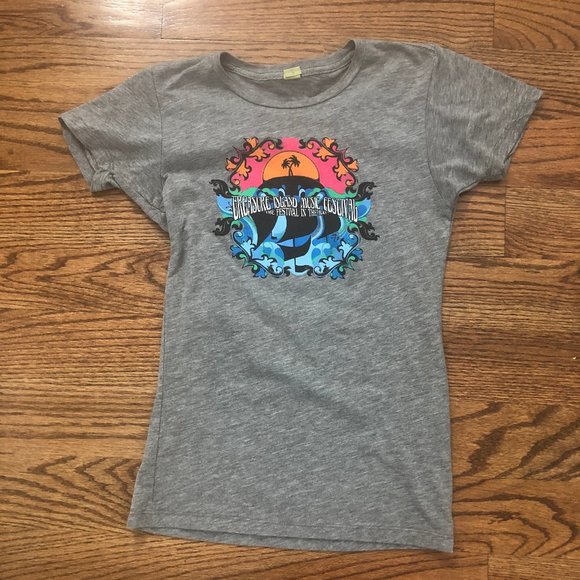 Tops - Treasure Island Music Festival Graphic Tee S